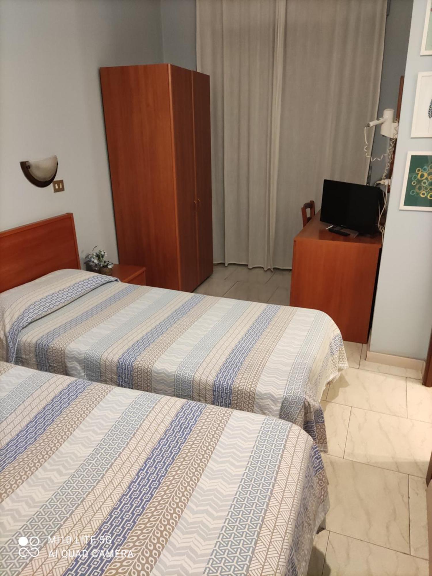 Hostal D'Annunzio House Cesano Boscone Extérieur photo