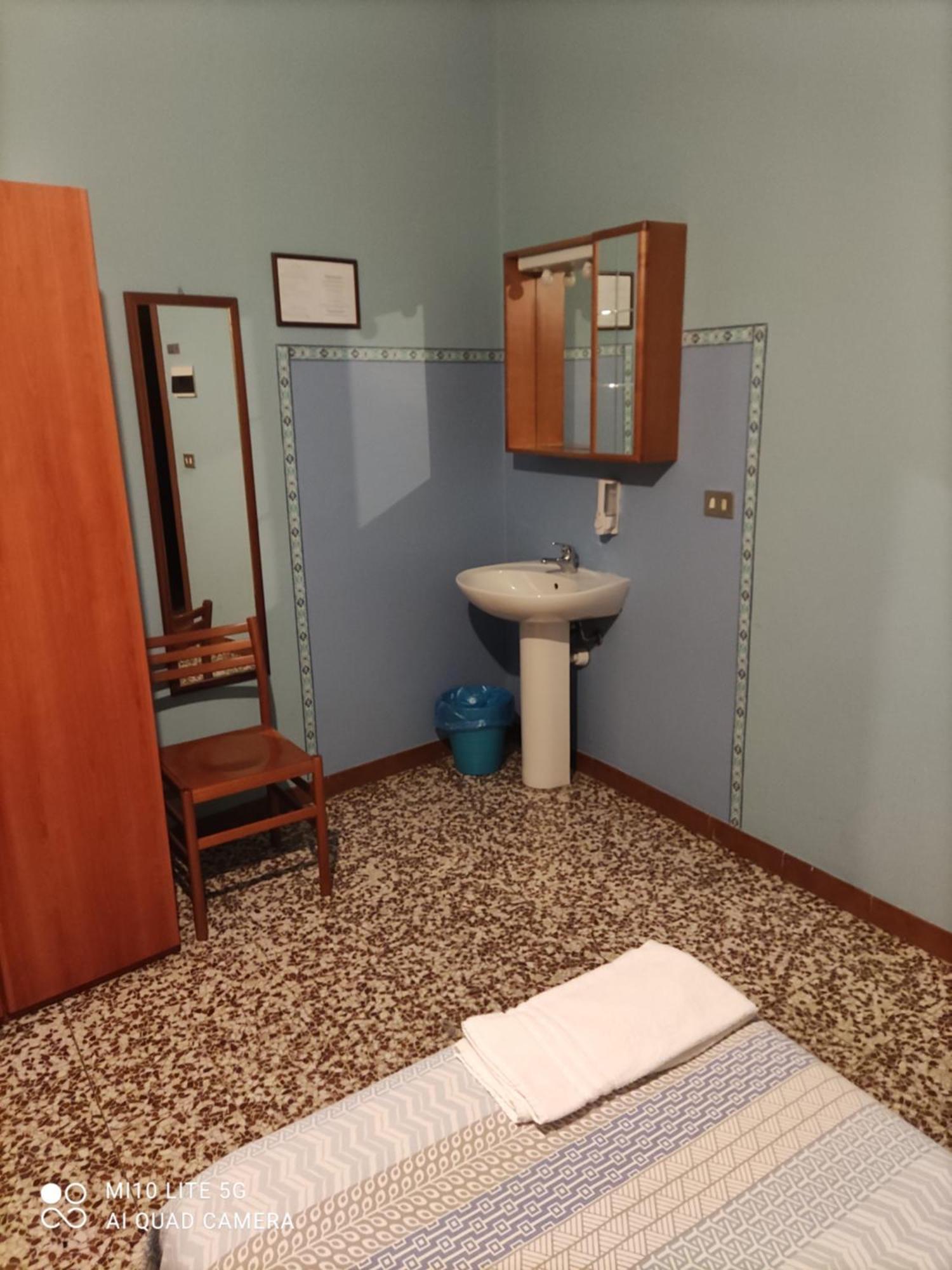 Hostal D'Annunzio House Cesano Boscone Extérieur photo