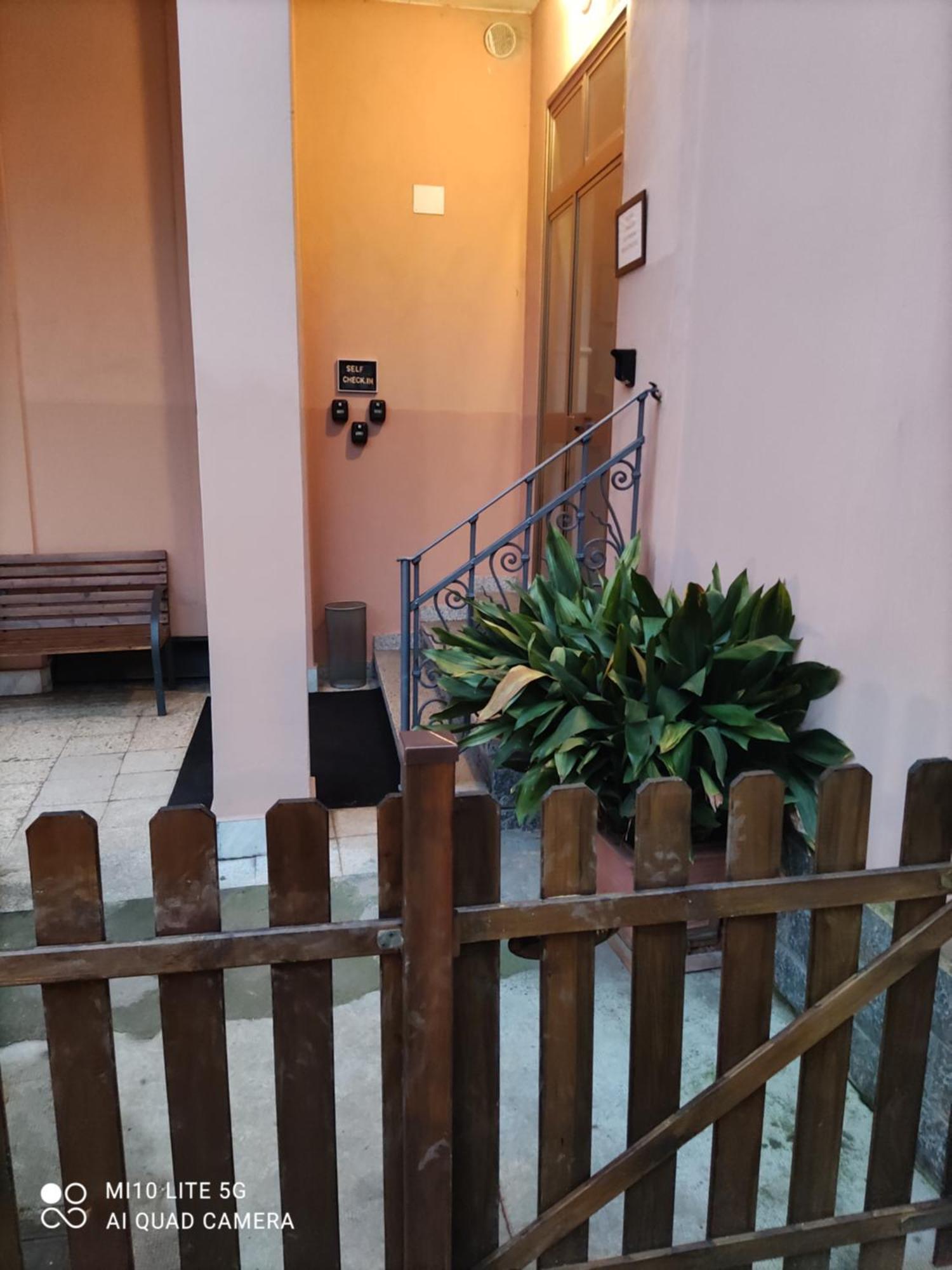 Hostal D'Annunzio House Cesano Boscone Extérieur photo